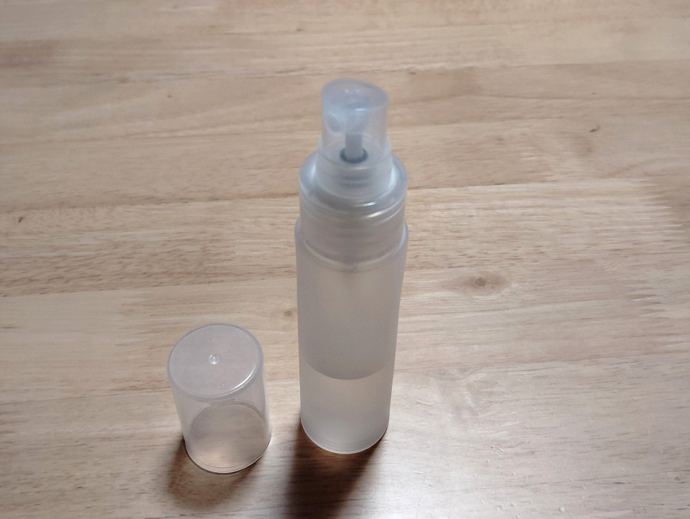 日本トリムの酸性水を入れたスプレーボトル